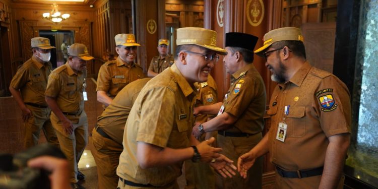 Hari Pertama Masuk Kerja, Gubernur Al Haris Gelar Halal Bihalal dengan Ratusan Pegawai Pemprov Jambi