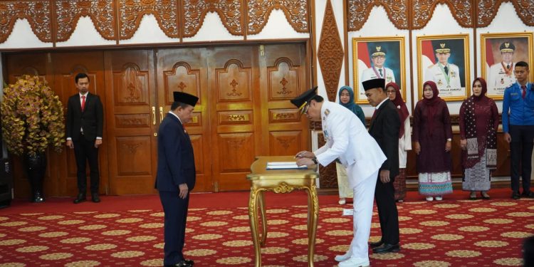 Lantik Pj. Bupati Tebo, Gubernur Al Haris Tekankan Jaga dan Kawal Pelaksanaan Pilkada 2024