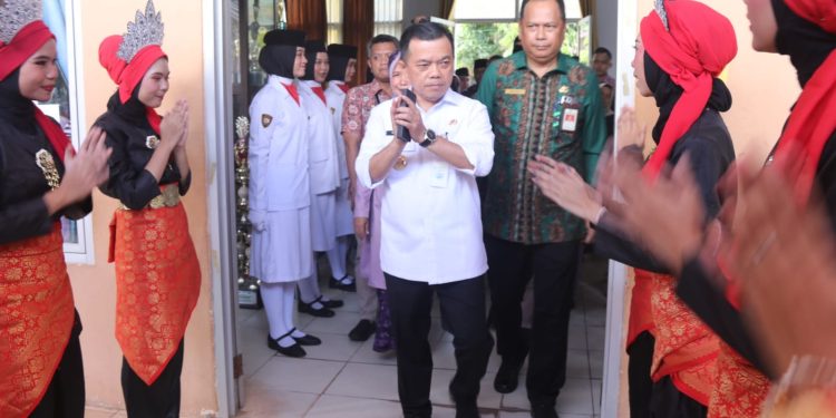 Gubernur Al Haris Apresiasi 25 Siswa SMA Negeri 2 Masuk PTN Favorit