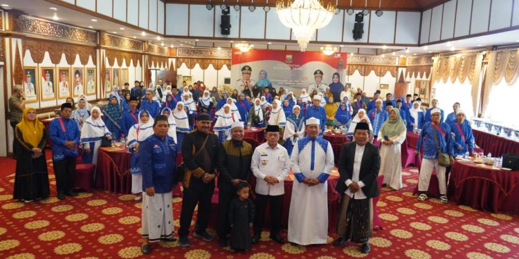 Lepas 87 Calon Jamaah Haji Plus PT. Arminareka Perdana, Pesan Gubernur Al Haris: Gunakan Waktu Untuk Ibadah Sebaik-baiknya
