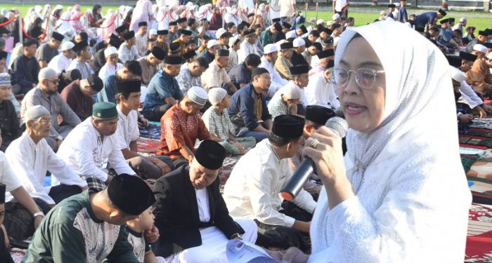 Pj Walikota Jambi , Sri Purwaningsih  Laksanakan Sholat Idul Fitri