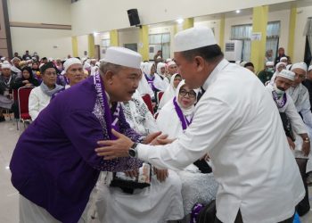 Gubernur Al Haris Sambut Kepulangan 444 Jemaah Haji Jambi Kloter 27 dan Ucapkan Terima Kasih