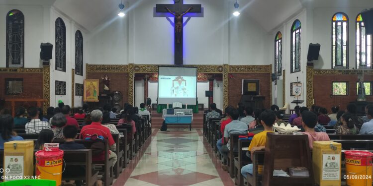 Ratusan Umat Gereja SMRR Kota Jambi Ikuti Siaran Langsung Misa Agung Paus Fransiskus dengan Lancar