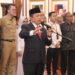 Gubernur Al Haris Serahkan 376 Bantuan Beasiswa Dumisake