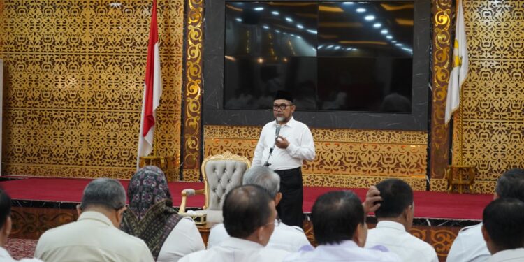 Pimpin Rapat Perdana, Pjs. Gubernur Sudirman Pastikan Pembangunan dan Pelayanan Masyarakat Tetap Berjalan