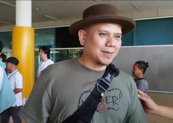 Band Padi Reborn Tiba di Bandara Sultan Thaha Jambi, Ajak Sobat Padi Ramaikan Kampanye Akbar Rahman-Guntur