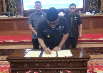 Pjs. Gubernur Sudirman bersama DPRD Provinsi Jambi Sepakati Ranperda Kawasan Tanpa Rokok