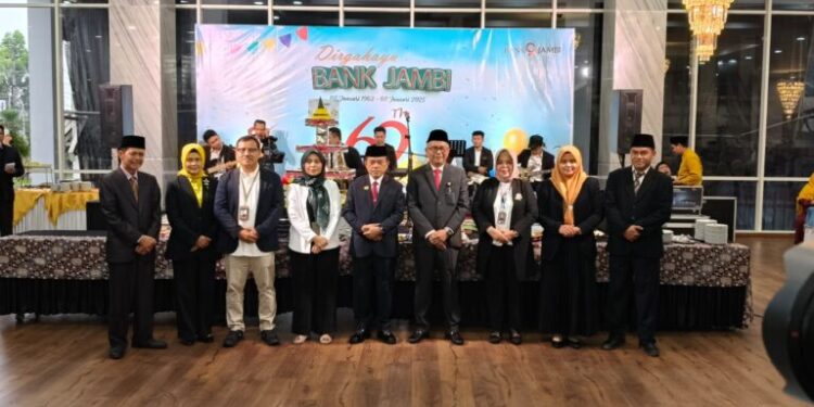 Gubernur Jambi Al Haris Berikan Motivasi Sekaligus Pimpin Upacara HUT Bank Jambi Ke 62