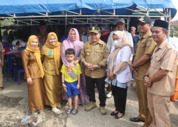 Gubernur Al Haris Serahkan Bantuan Sosial Korban Kebakaran Rumah di Desa Sungai Itik