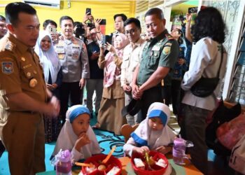 Gubernur Jambi Al Haris Pantau Makan Bergizi Gratis Perdana