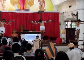 Tablo Jumat Agung Gereja St Teresia Jambi Menjadi Refleksi Iman Katolik