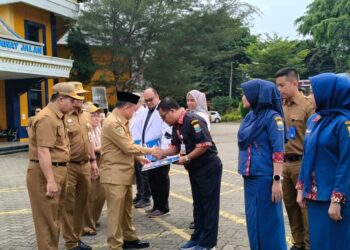 Al Haris Serahkan SK Gubernur Pegawai Non ASN RSUD Raden Mattaher Jambi