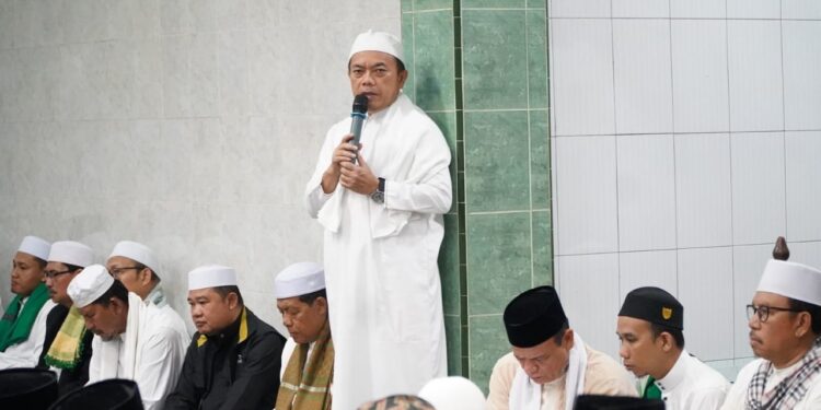 Lakukan Safari Subuh Keliling, Gubernur Al Haris Himbau Masyarakat Agar Tidak Melalaikan Shalat.
