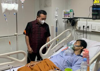 Gubernur Al Haris Besuk Oki Yusmika Atlet Taekwondo Penderita Kanker Tulang di RS Fatmawati Jakarta Selatan
