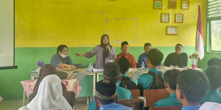 Hj. Hesti Haris Tinjau Penerapan Metode Smart Edu di SMPN 23 Kota Jambi