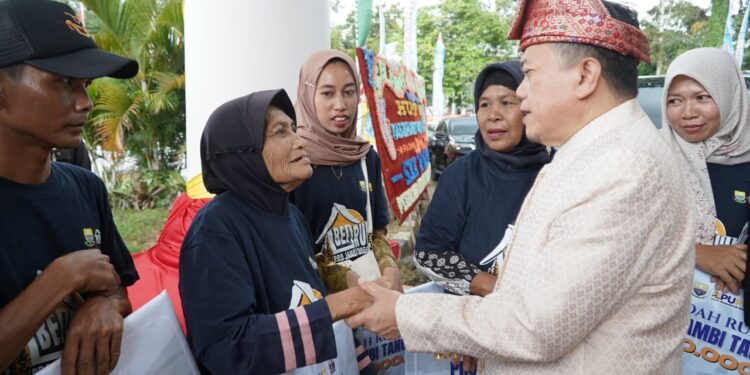 Pro Jambi Tangguh Hadir di Tanjab Timur, 51 Keluarga Nikmati Rumah Baru dari Gubernur Al Haris